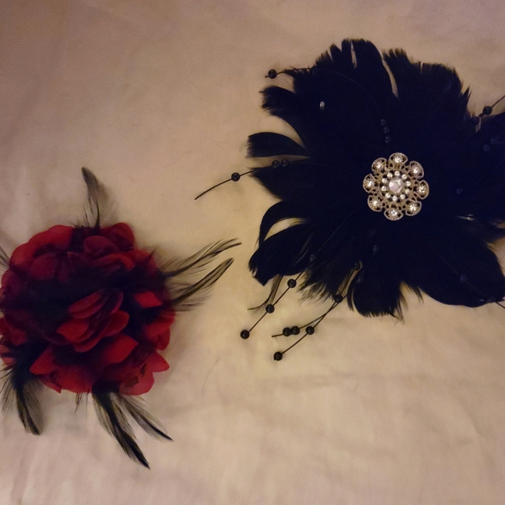 Hair accessories, 1- Bla feathers beads at ends silk center, maroon nylon flower